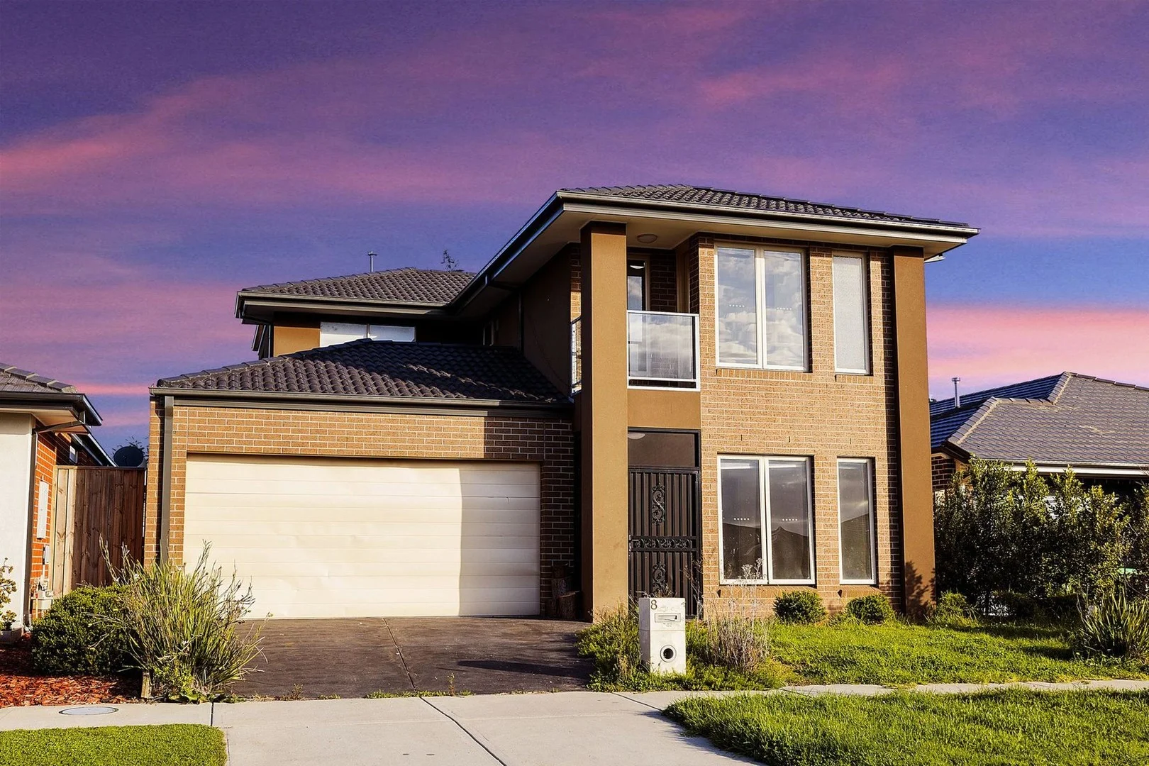 8 Golden Banksia Drive, Officer VIC 3809