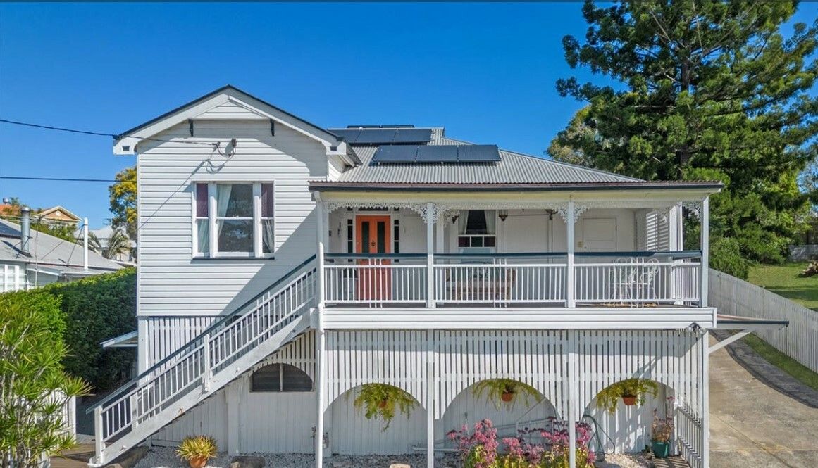 6 bedrooms House in 46 Pine St NORTH IPSWICH QLD, 4305