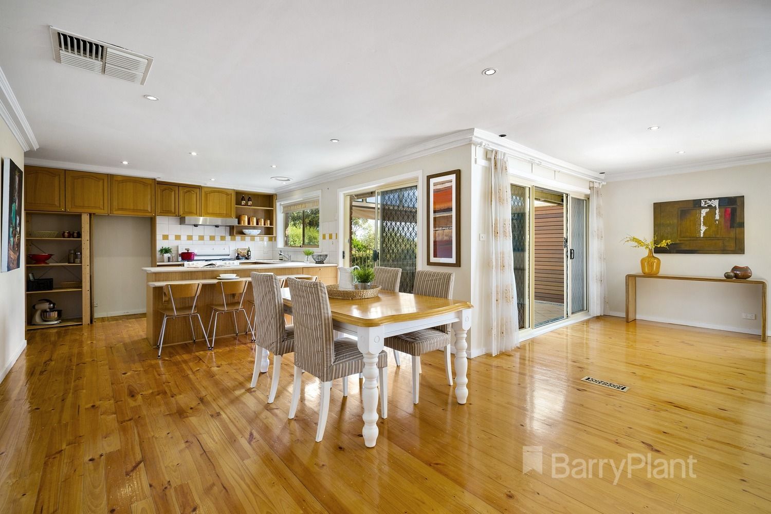 102 Warralong Avenue, Greensborough VIC 3088, Image 2