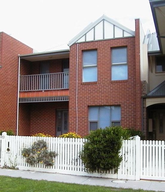 3 bedrooms Townhouse in 10 Wildcherry Street MARIBYRNONG VIC, 3032