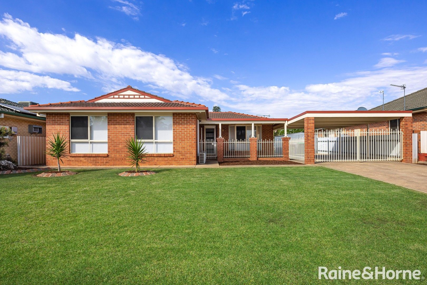 8 Bamarook Crescent, Glenfield Park NSW 2650, Image 0