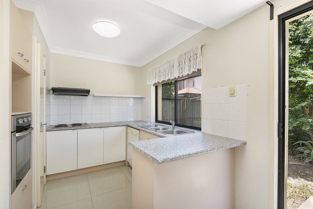 9/74 Plaza Street, Wynnum West QLD 4178, Image 2