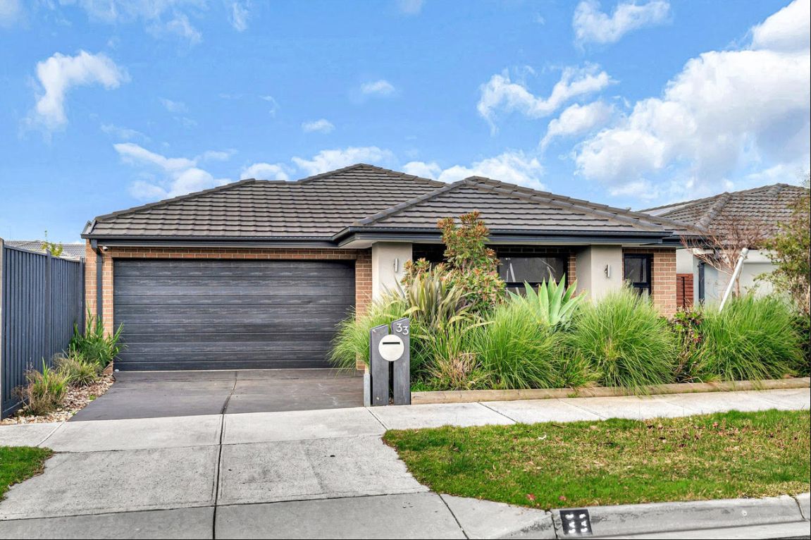 4 bedrooms House in 33 Abundance Circuit CLYDE VIC, 3978
