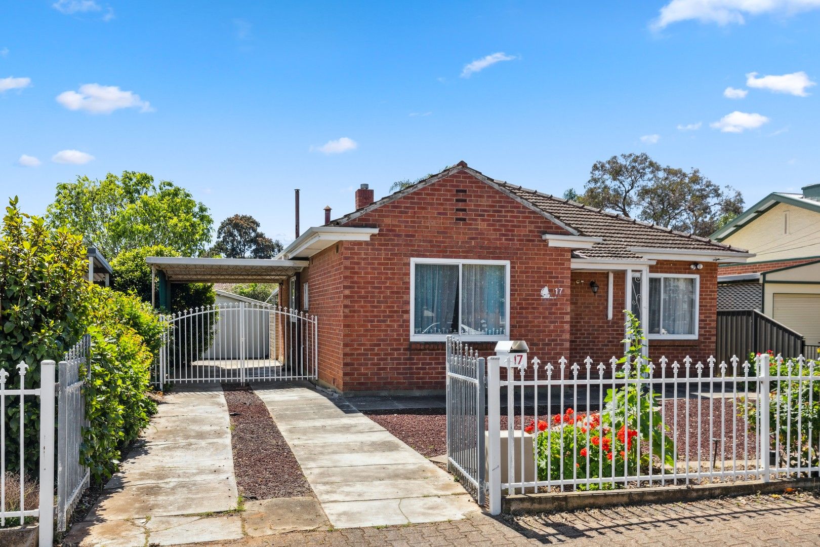 3 bedrooms House in 17 Dinwoodie Avenue CLARENCE GARDENS SA, 5039