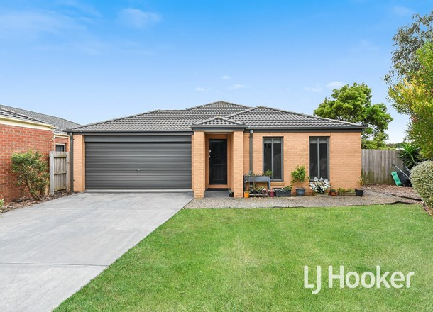 16 St Mellion Court, Cranbourne VIC 3977