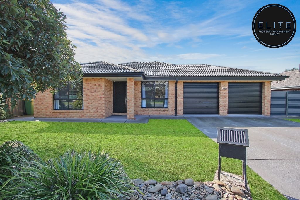 4 bedrooms House in 122 Hotham Circuit THURGOONA NSW, 2640