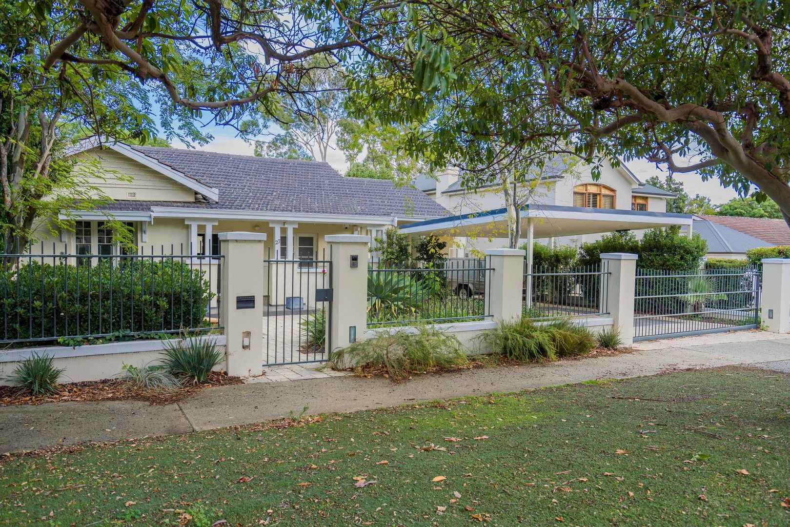 4 bedrooms House in 27 Archdeacon Street NEDLANDS WA, 6009