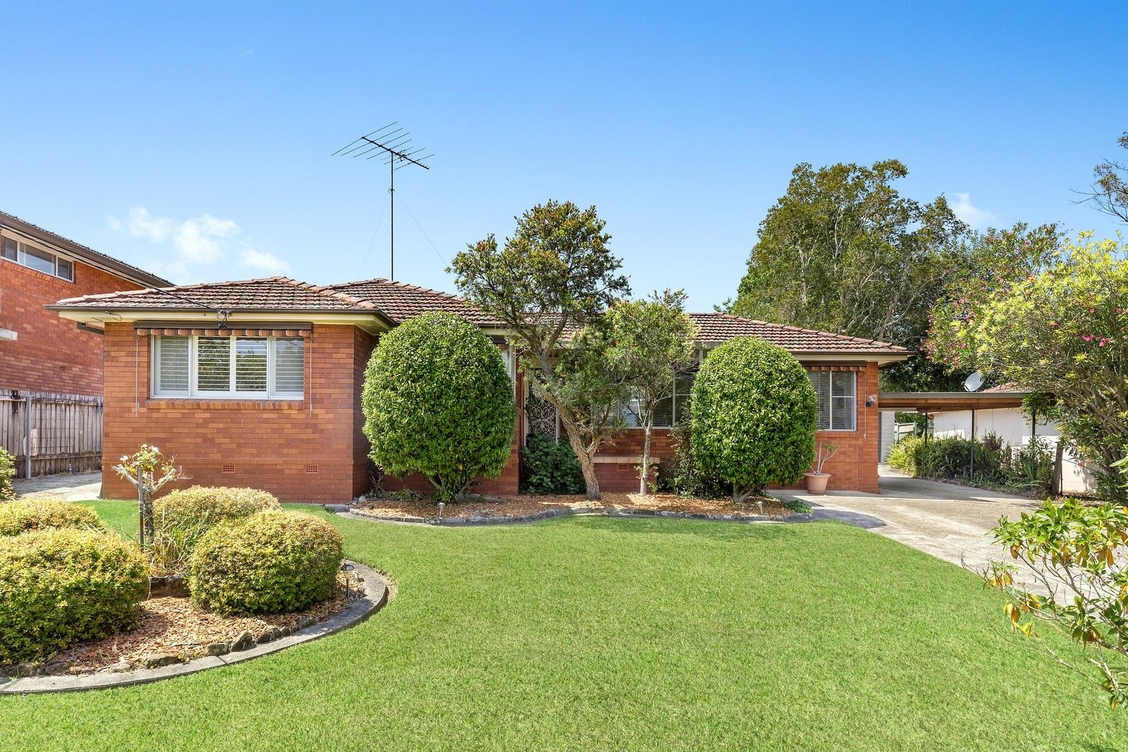 8 Waddell Crescent, Hornsby Heights NSW 2077, Image 0