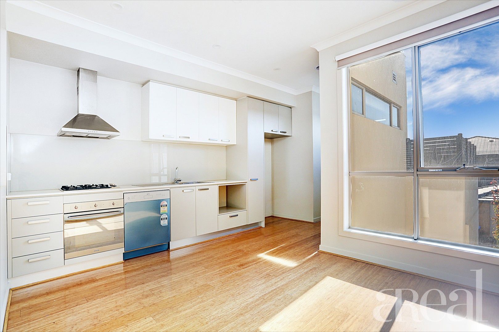 2 bedrooms House in 8 Tattersalls Lane POINT COOK VIC, 3030