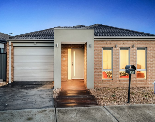 37 Kensley Circuit, Craigieburn VIC 3064