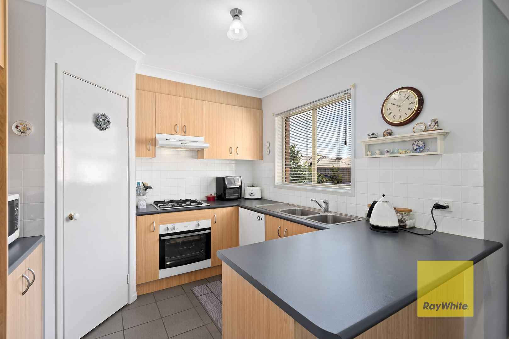 1/15 Arbour Grove, Belmont VIC 3216, Image 2