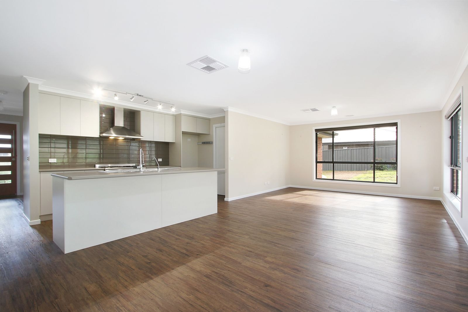 4 bedrooms House in 28 Paddlesteamer Court THURGOONA NSW, 2640