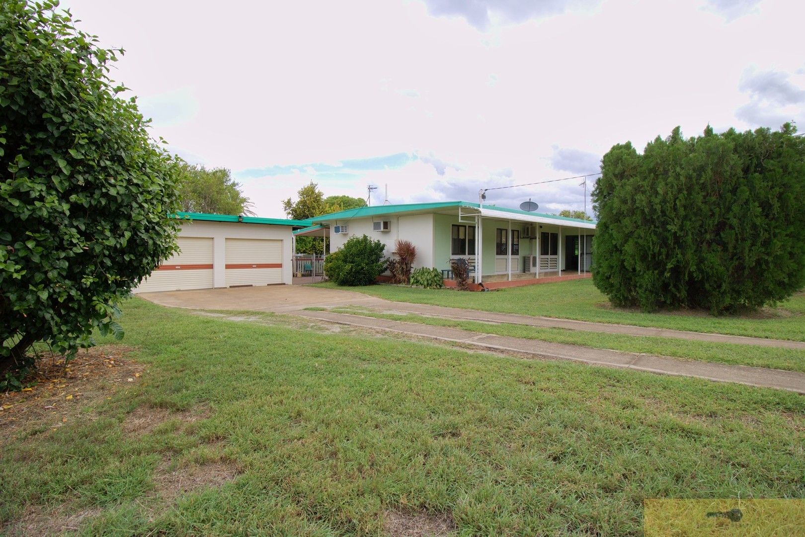 4 bedrooms House in 71 Racecourse Street RICHMOND HILL QLD, 4820