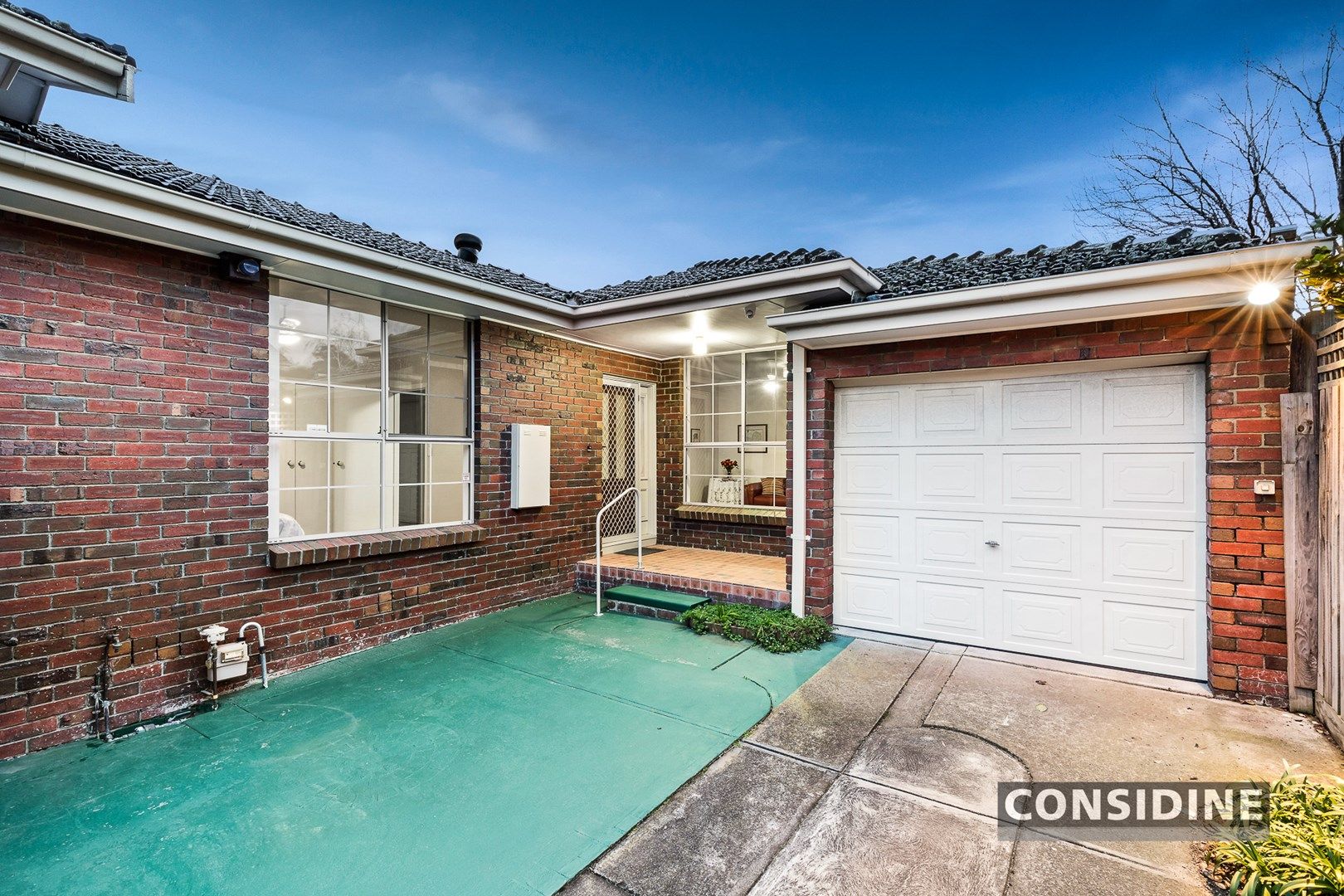 2/28 Williamson Avenue, Strathmore VIC 3041, Image 0