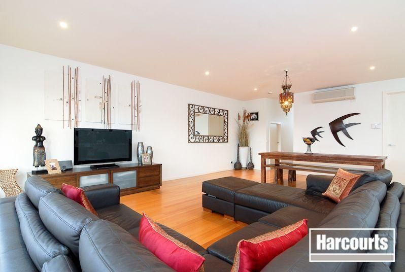 33/2 Barton Drive, Sandhurst VIC 3977, Image 1