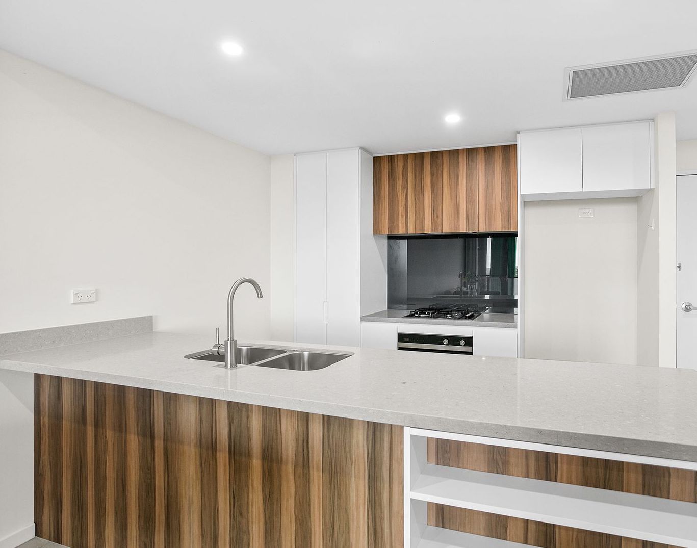 810/380 Forest Road, Hurstville NSW 2220, Image 1