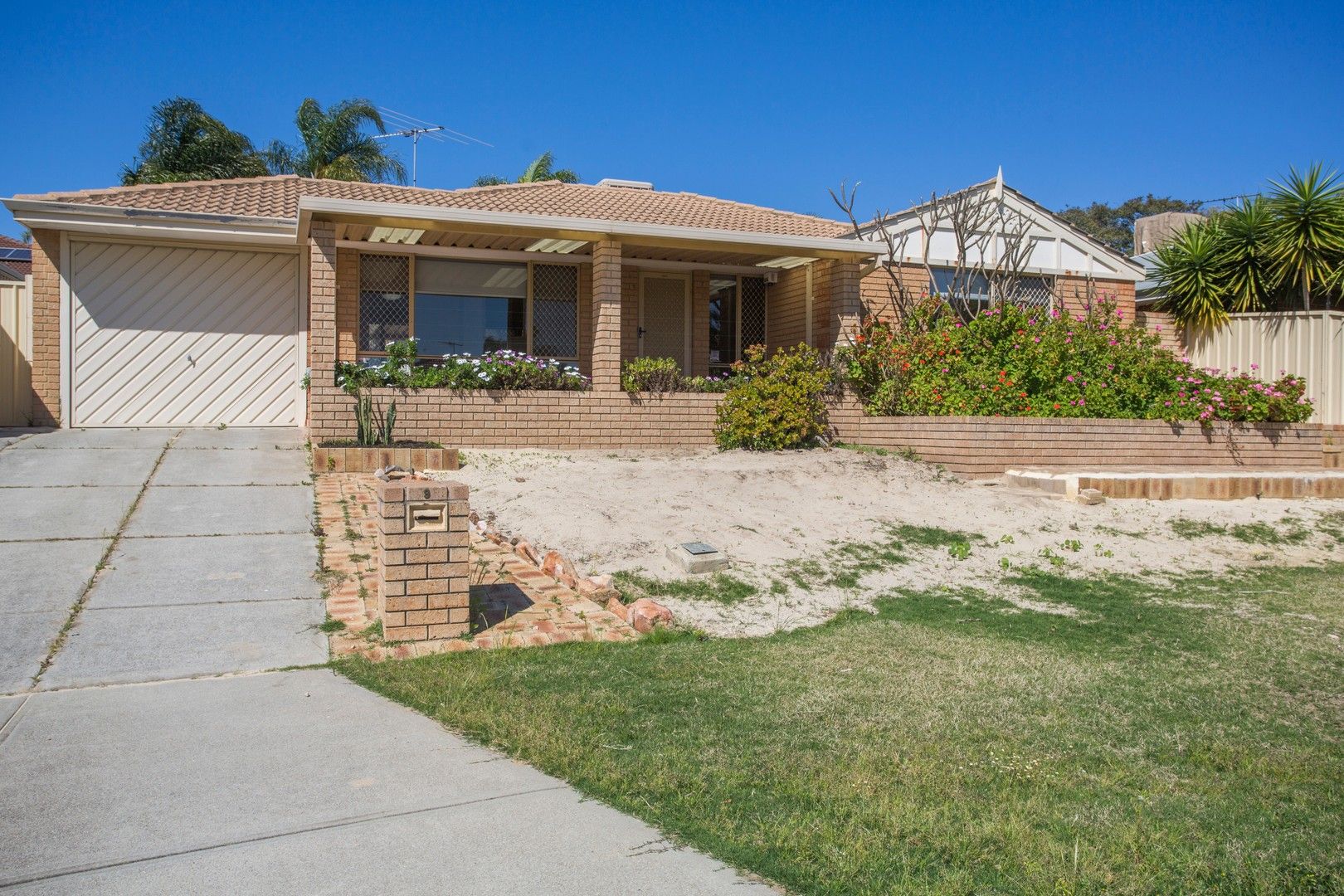 3 bedrooms House in 9 Kilto Close BALLAJURA WA, 6066