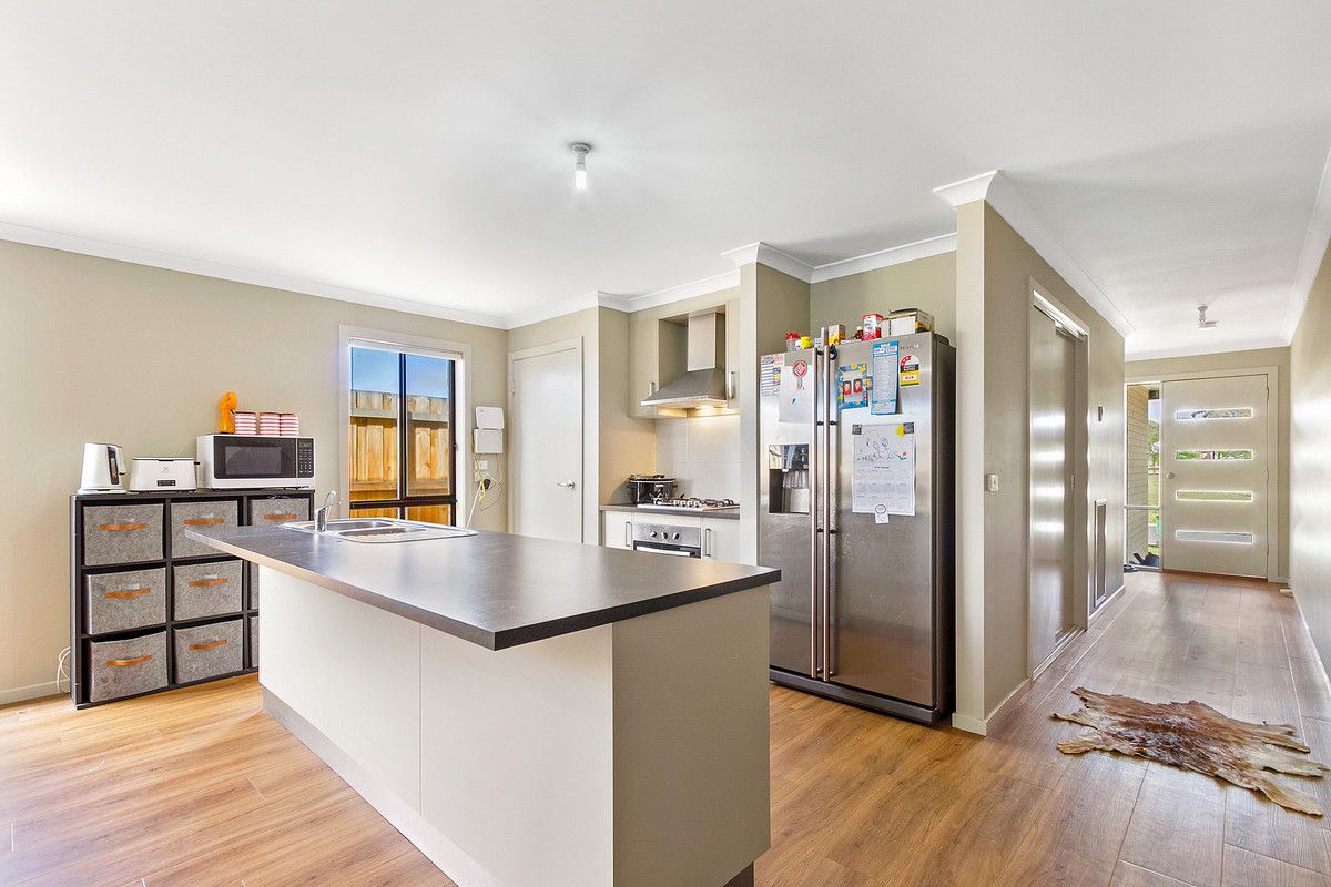 27 Woondella Boulevard, Sale VIC 3850, Image 2