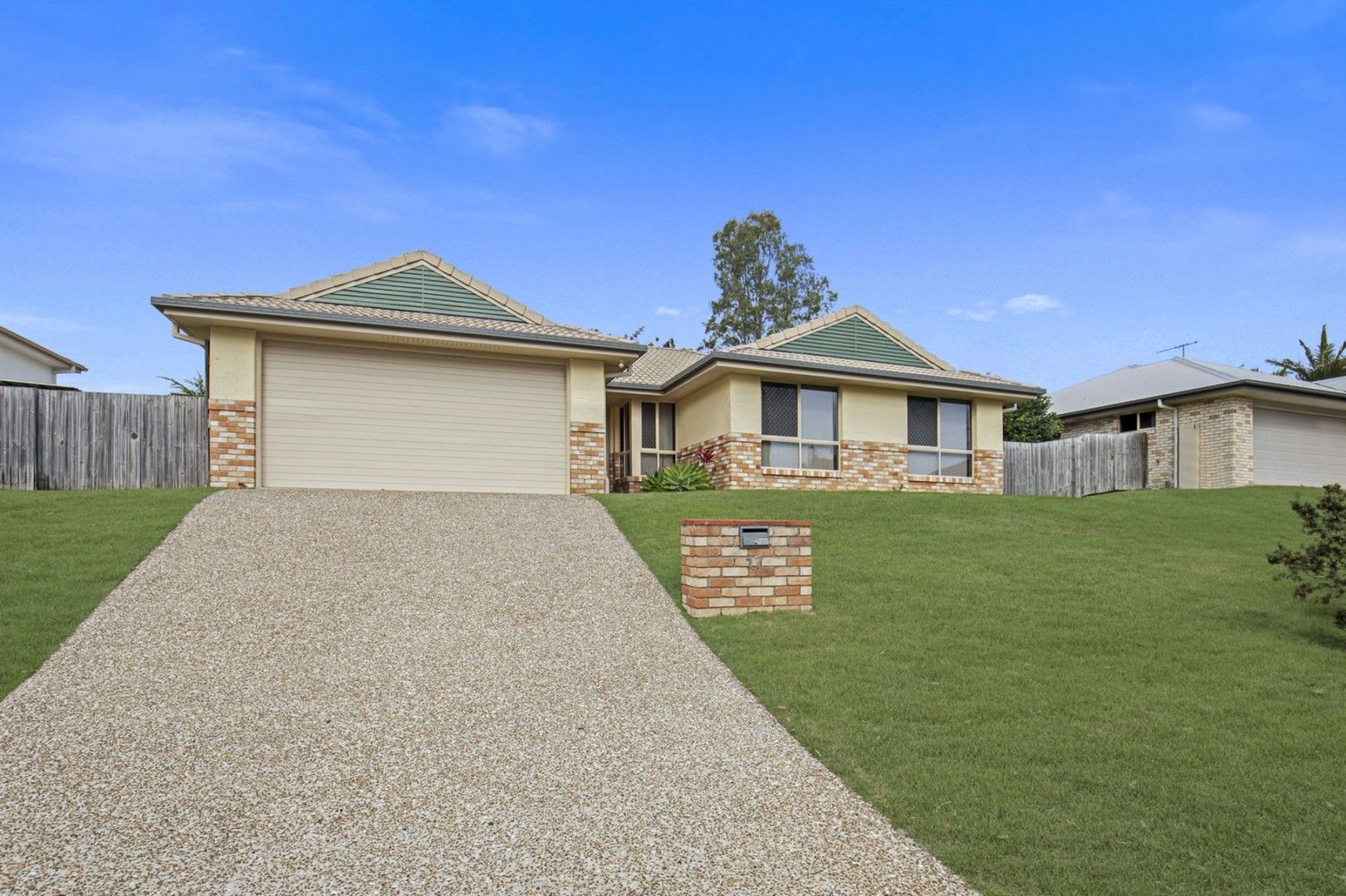 4 bedrooms House in 17 Shearwater Court ALBANY CREEK QLD, 4035