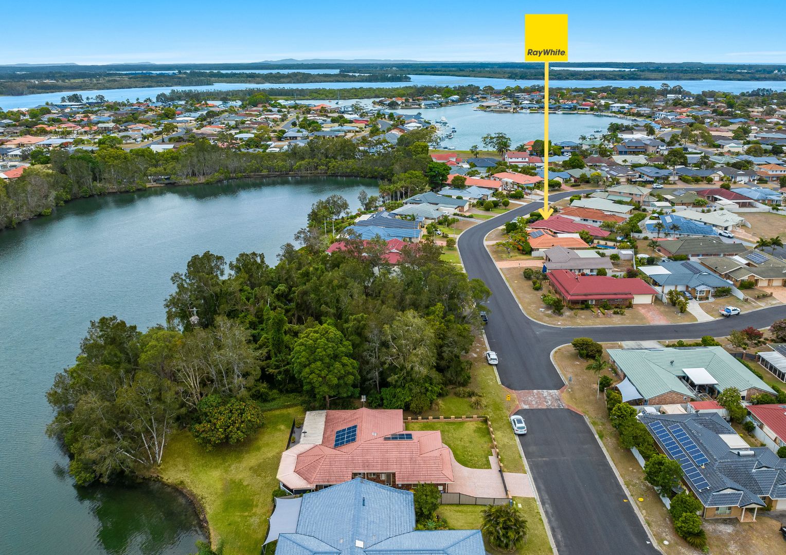 4 bedrooms House in 20 Osprey Drive YAMBA NSW, 2464