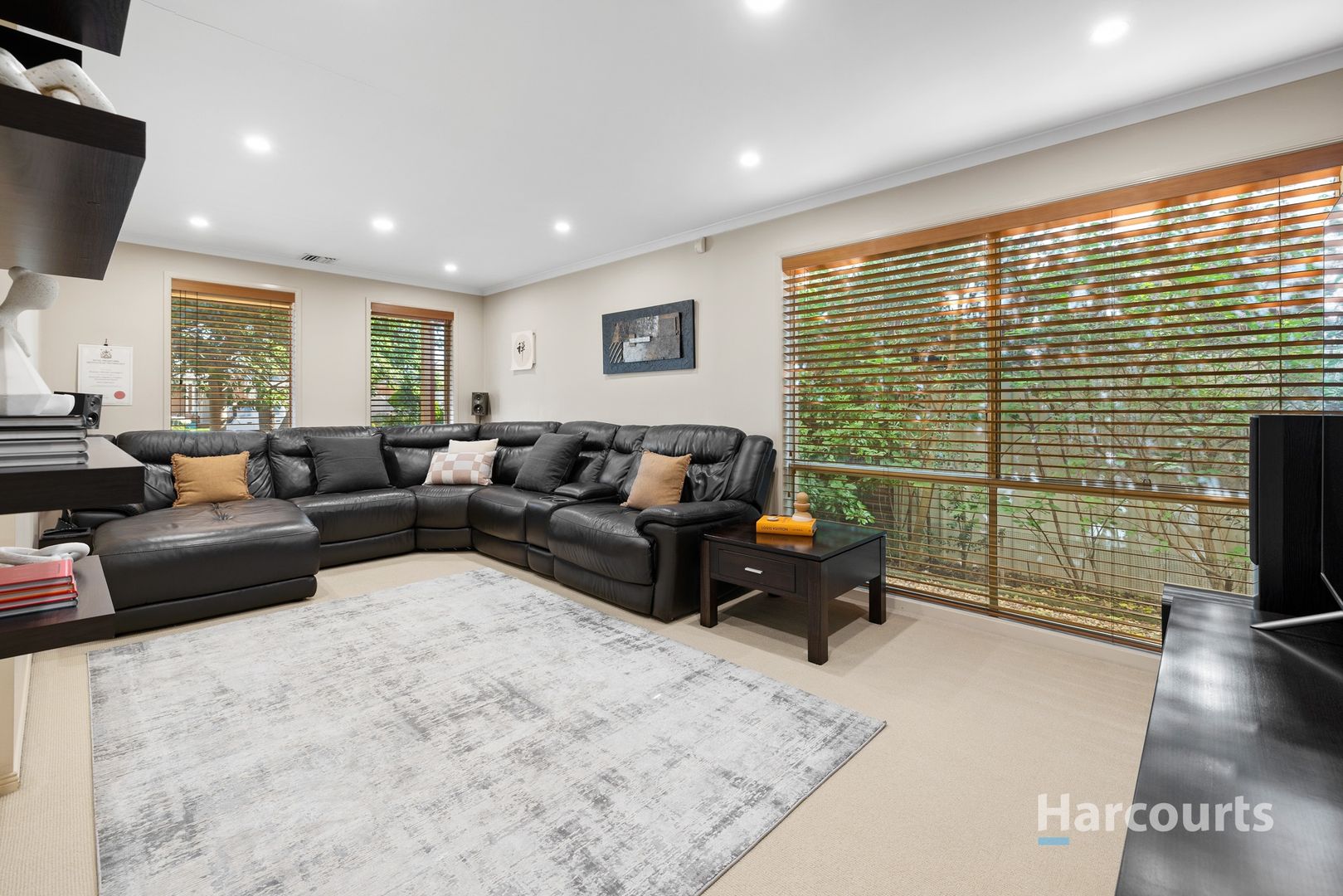 8 Copse Wood Bend, Caroline Springs VIC 3023, Image 2