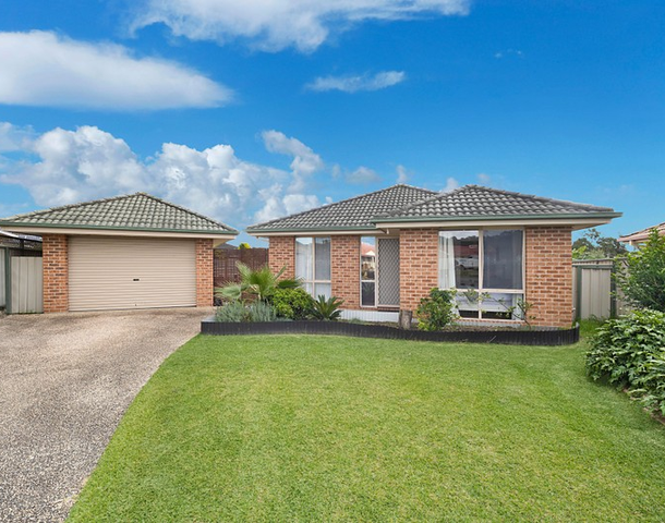 8 Dobell Place, Metford NSW 2323