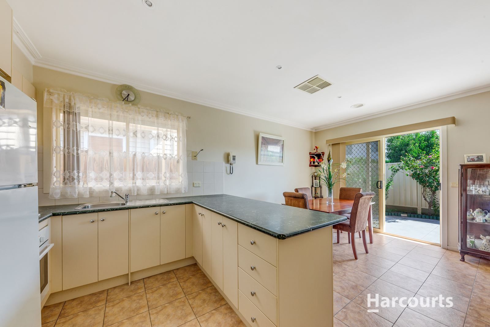 10 Runcorn Crescent, Deer Park VIC 3023, Image 2