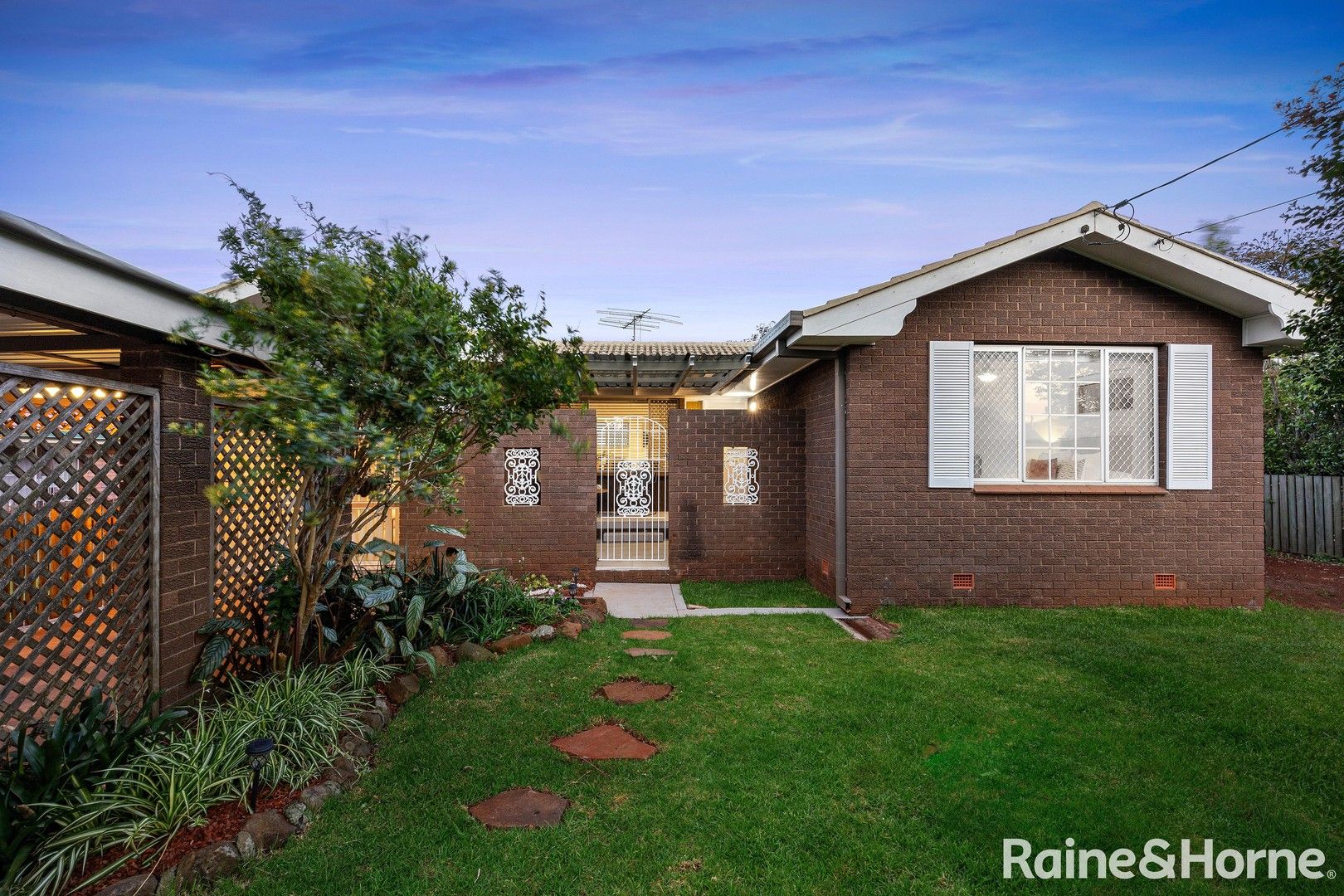 3 bedrooms House in 524 Greenwattle Street NEWTOWN QLD, 4350