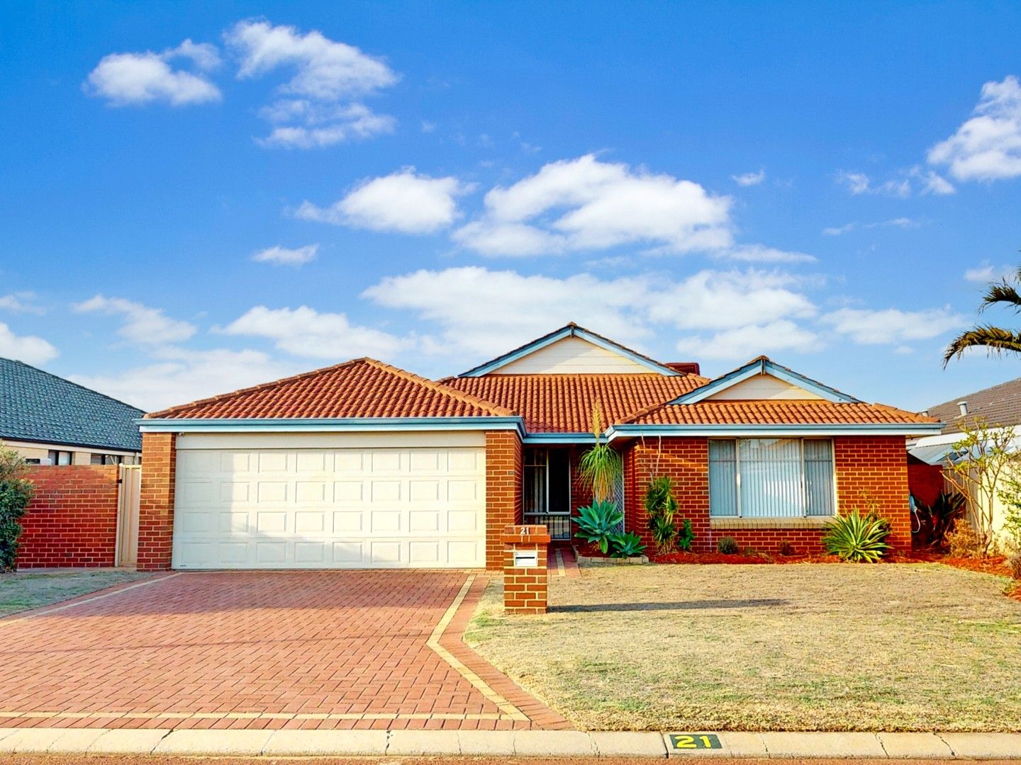 4 bedrooms House in 21 Christchurch Boulevard CANNING VALE WA, 6155