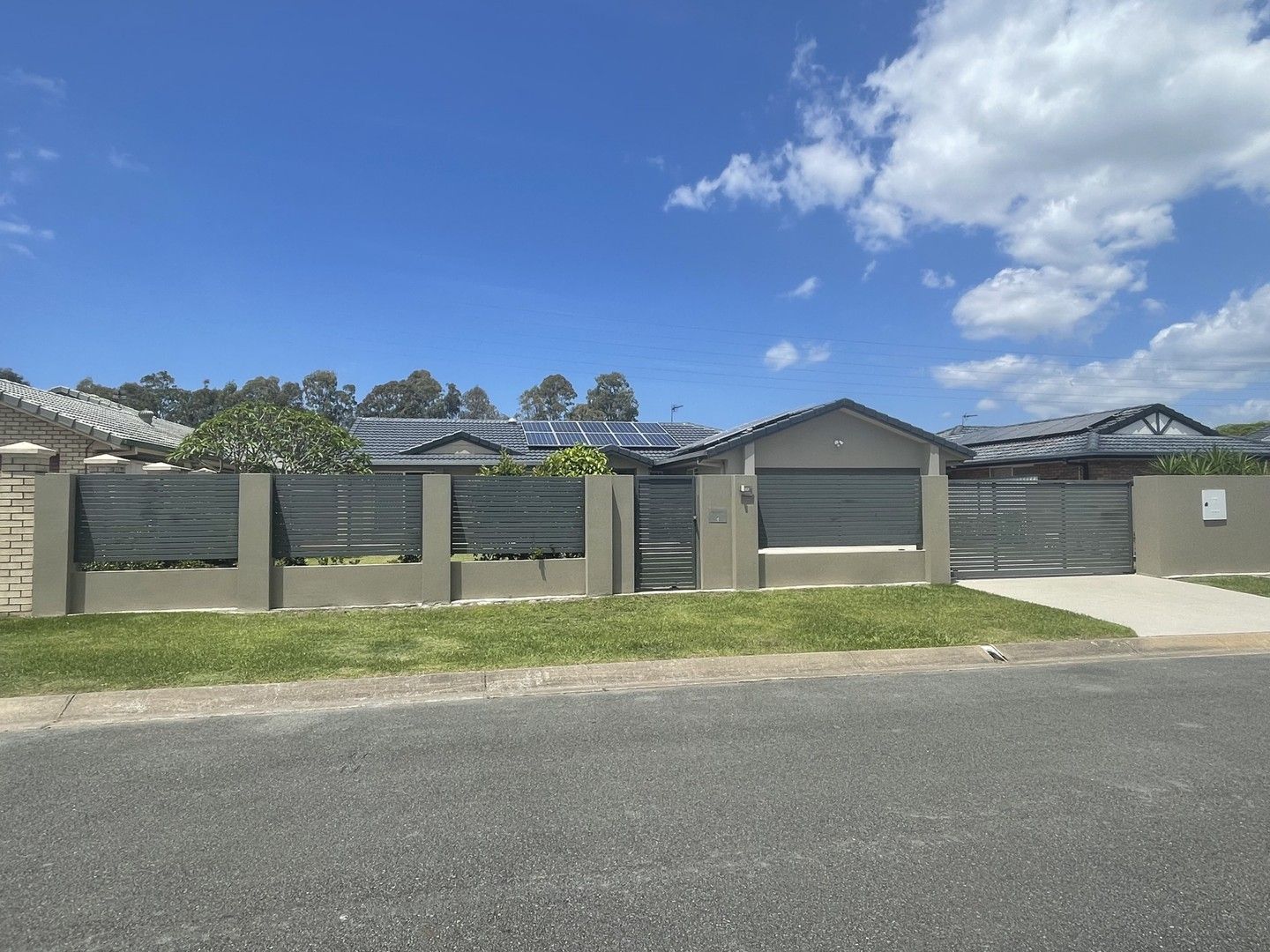 4 bedrooms House in 39 Port Jackson Boulevard CLEAR ISLAND WATERS QLD, 4226