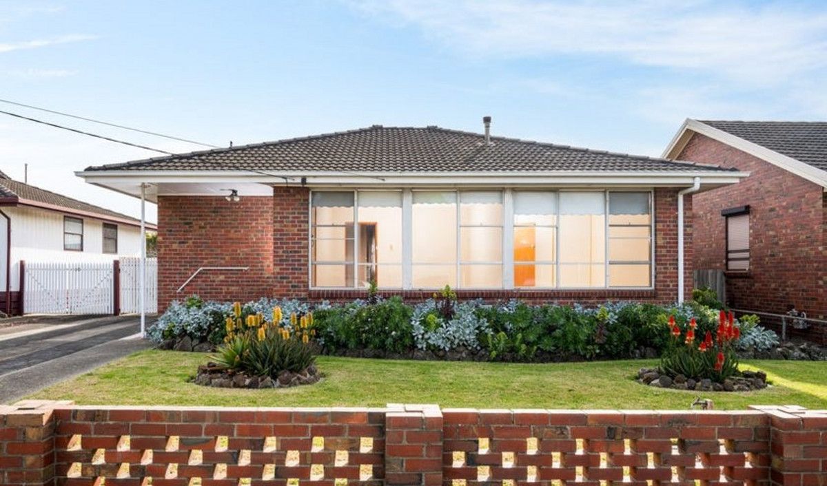 4 bedrooms House in 8 Kiewa Street CORIO VIC, 3214