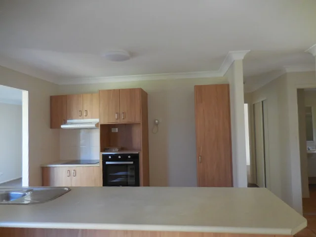 Additional image 5 of 24 Dauphin Crescent, Merrimac QLD 4226