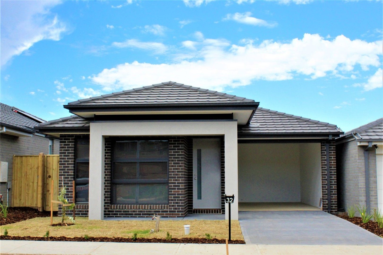 3 bedrooms House in 32 Horsetail Way DROUIN VIC, 3818