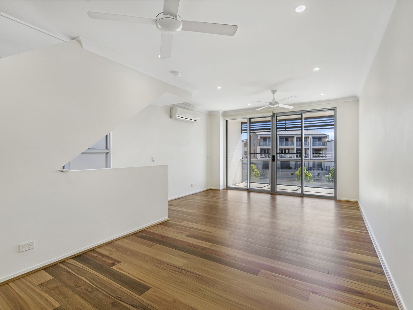 26/3028 The Boulevard, Carrara QLD 4211, Image 2