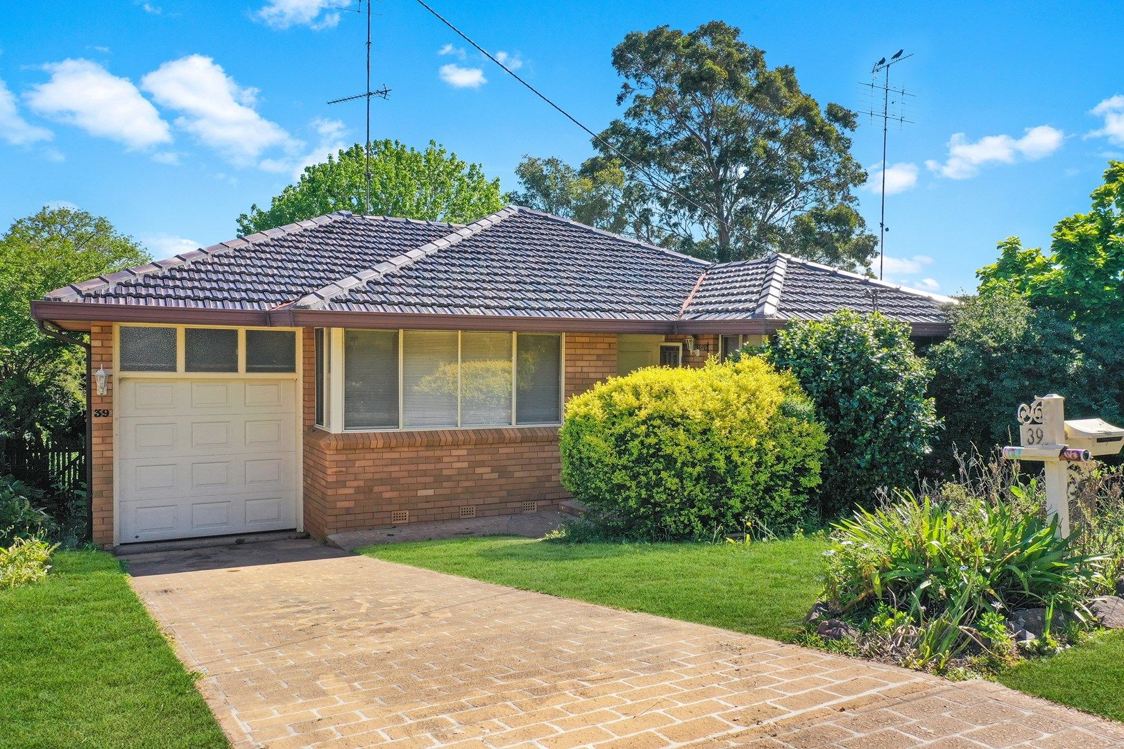 39 Grandview Drive, Campbelltown NSW 2560, Image 0
