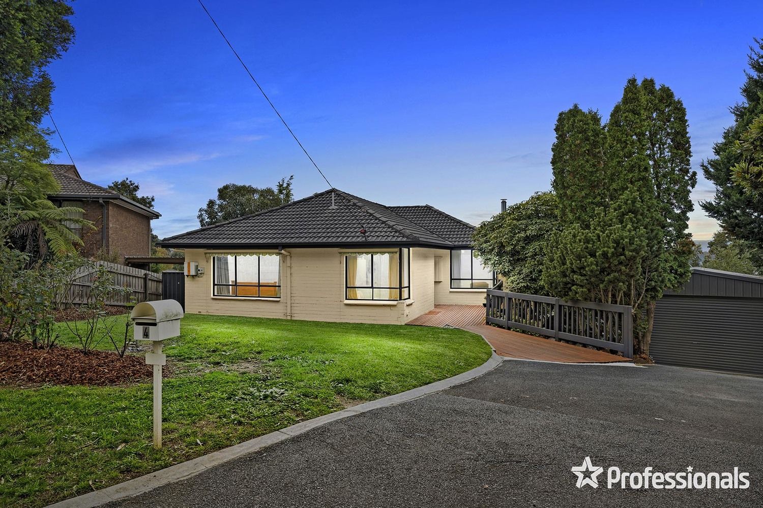 4 Greythorn Court, Chirnside Park VIC 3116, Image 0