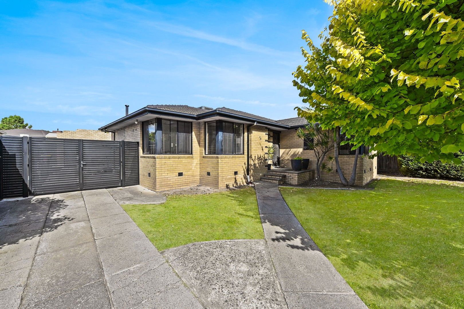 3 bedrooms House in 16 Mackie Road MULGRAVE VIC, 3170