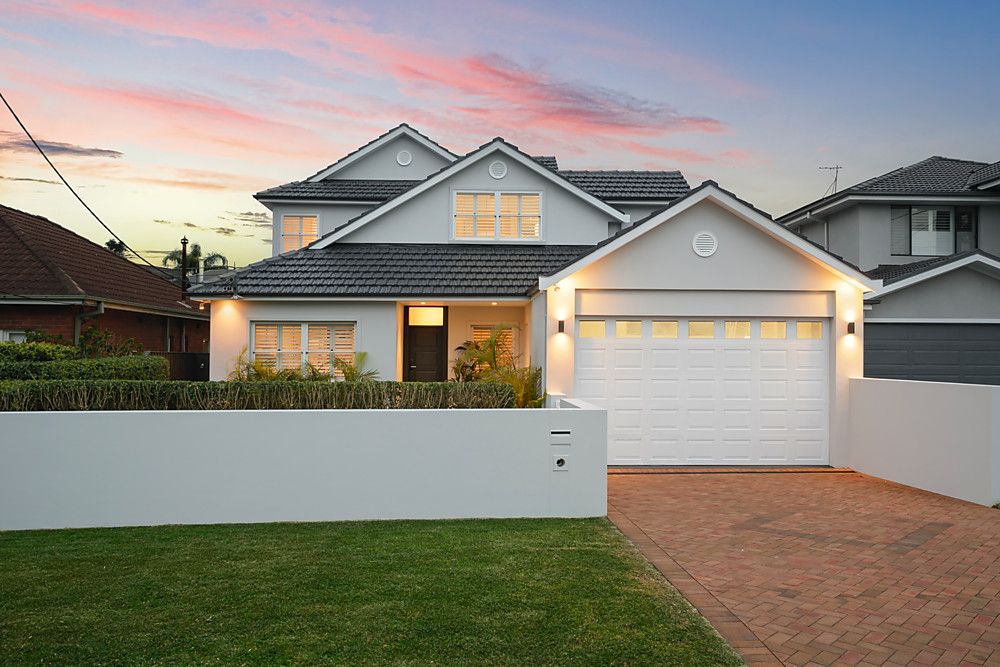 5 bedrooms House in 12 Lakeside Crescent NORTH MANLY NSW, 2100