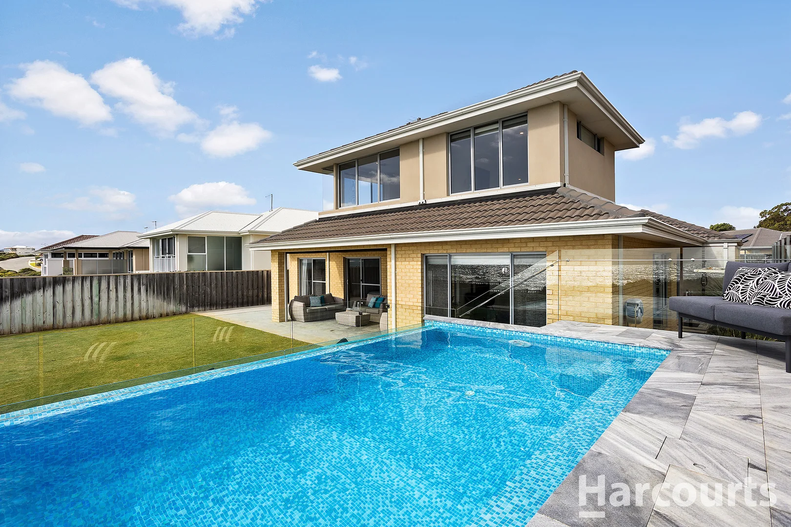 Additional image 2 of 8 Serrata Way, Halls Head WA 6210