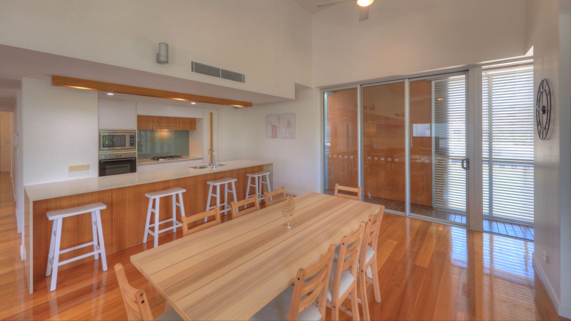 5/1 Pacific Drive 'Maggies Beachfront Apartments', Horseshoe Bay QLD 4819, Image 2