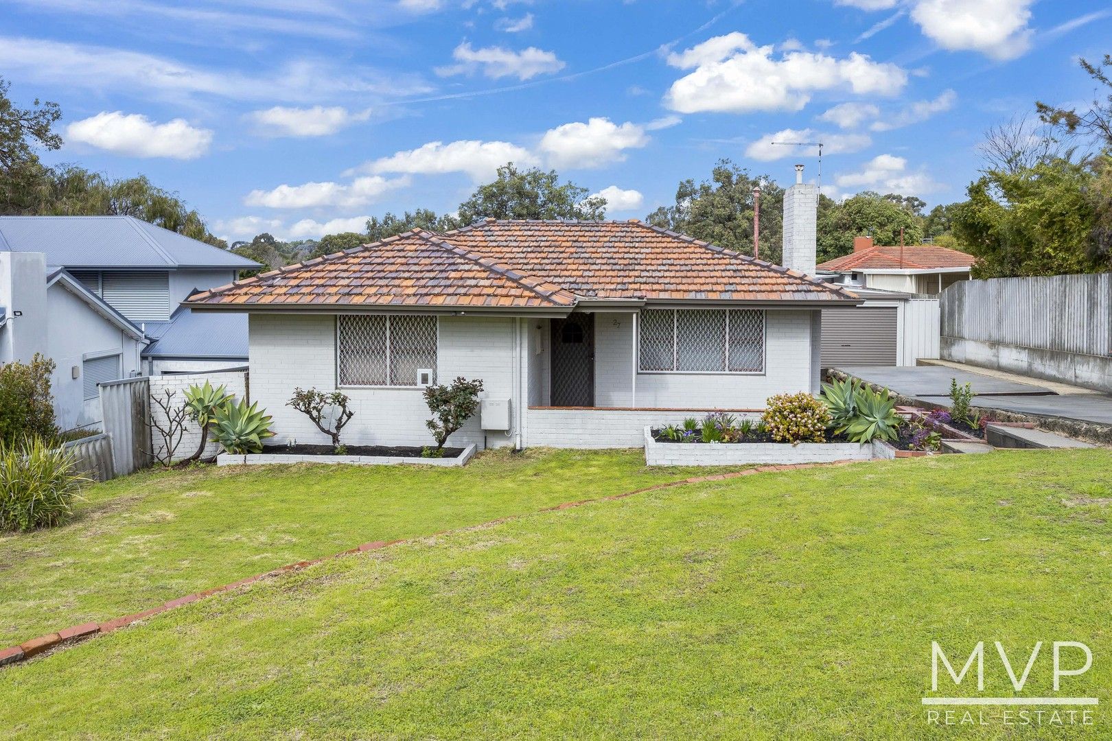 3 bedrooms House in 27 Quince Way COOLBELLUP WA, 6163