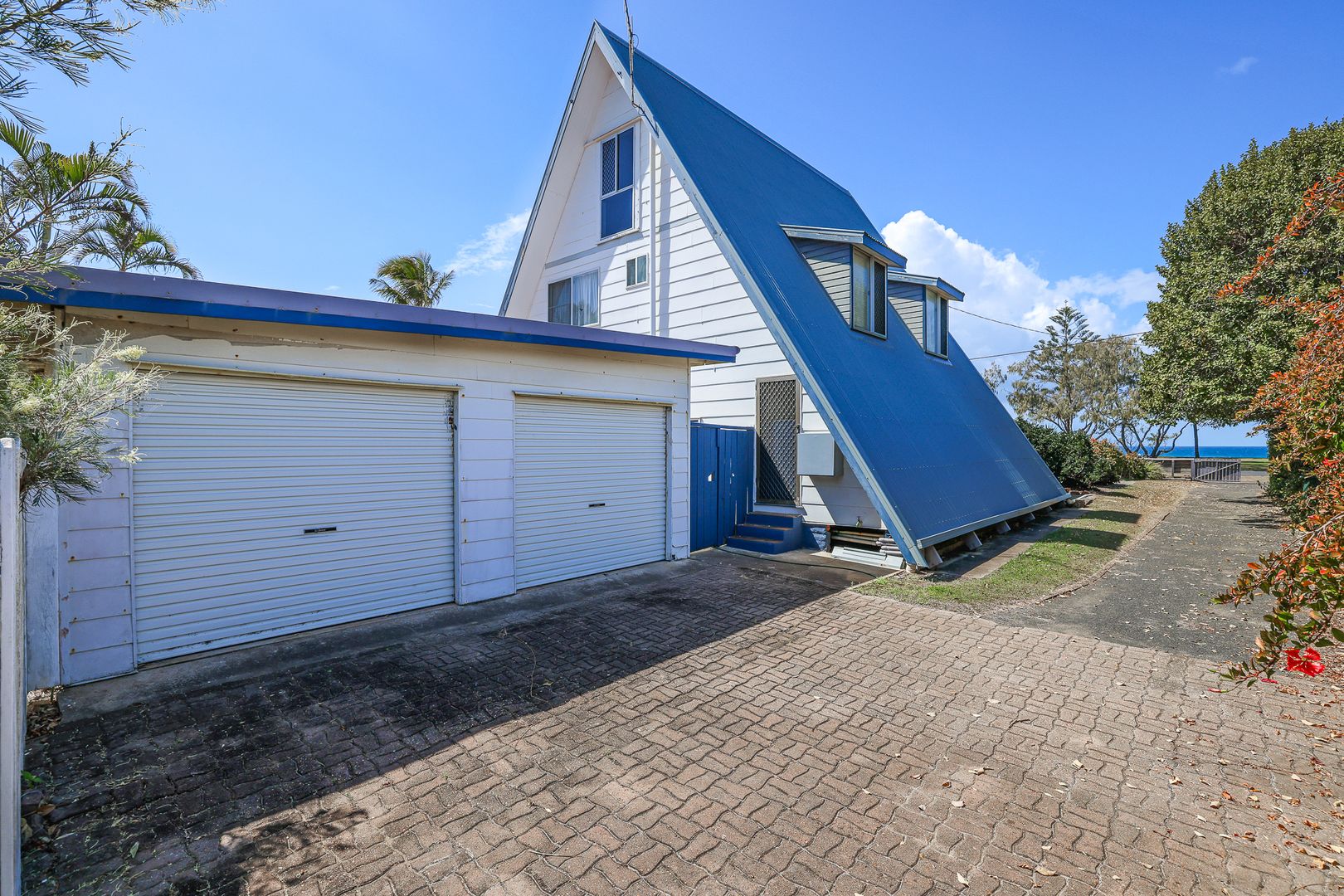 12 Esplanade, Elliott Heads QLD 4670, Image 2