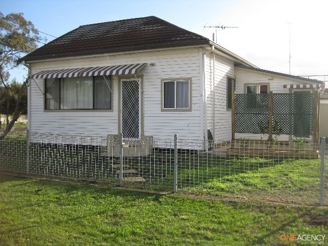 2 bedrooms House in 3 Catherine Street SWANSEA NSW, 2281