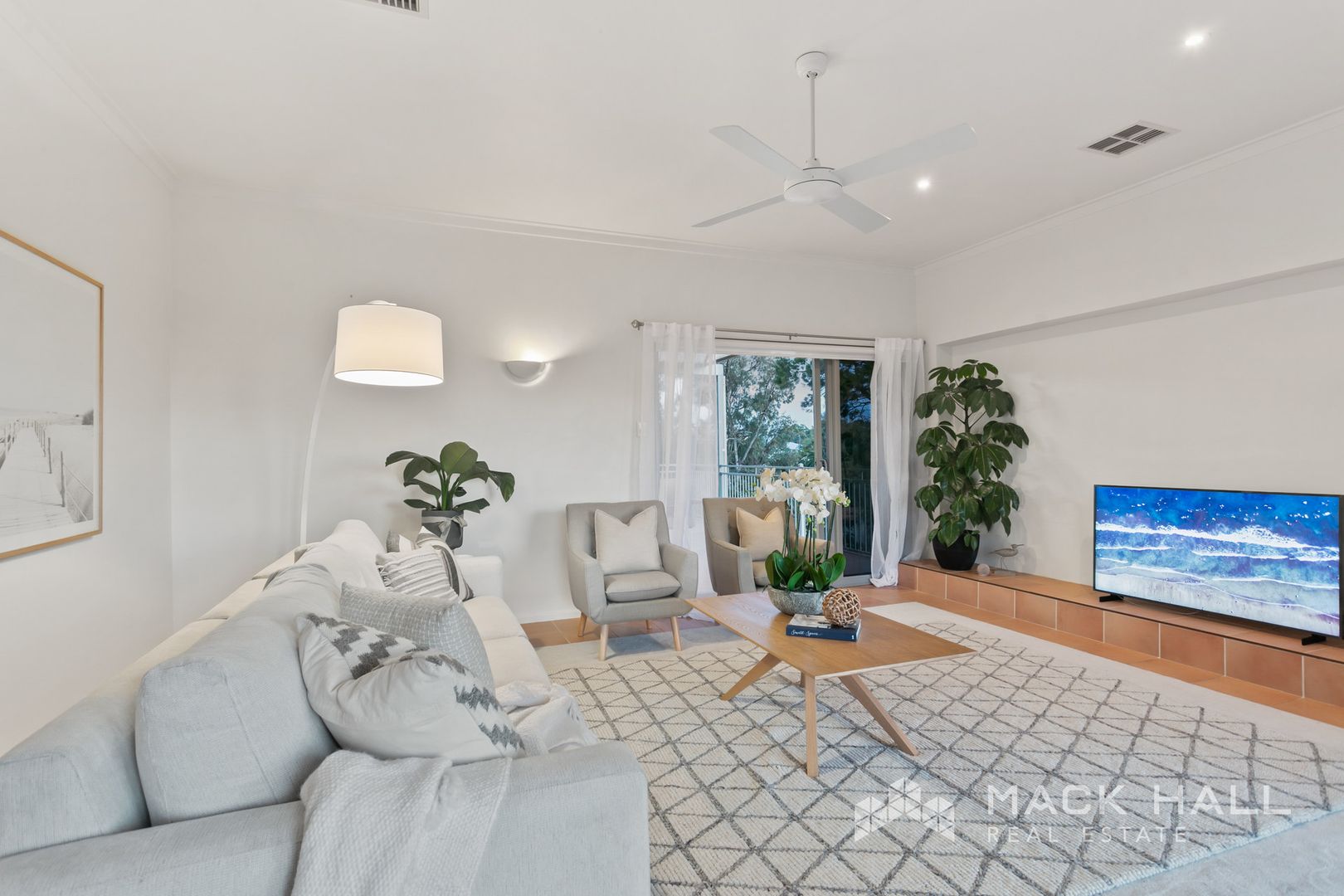 4 Yallambee Place, City Beach WA 6015, Image 2