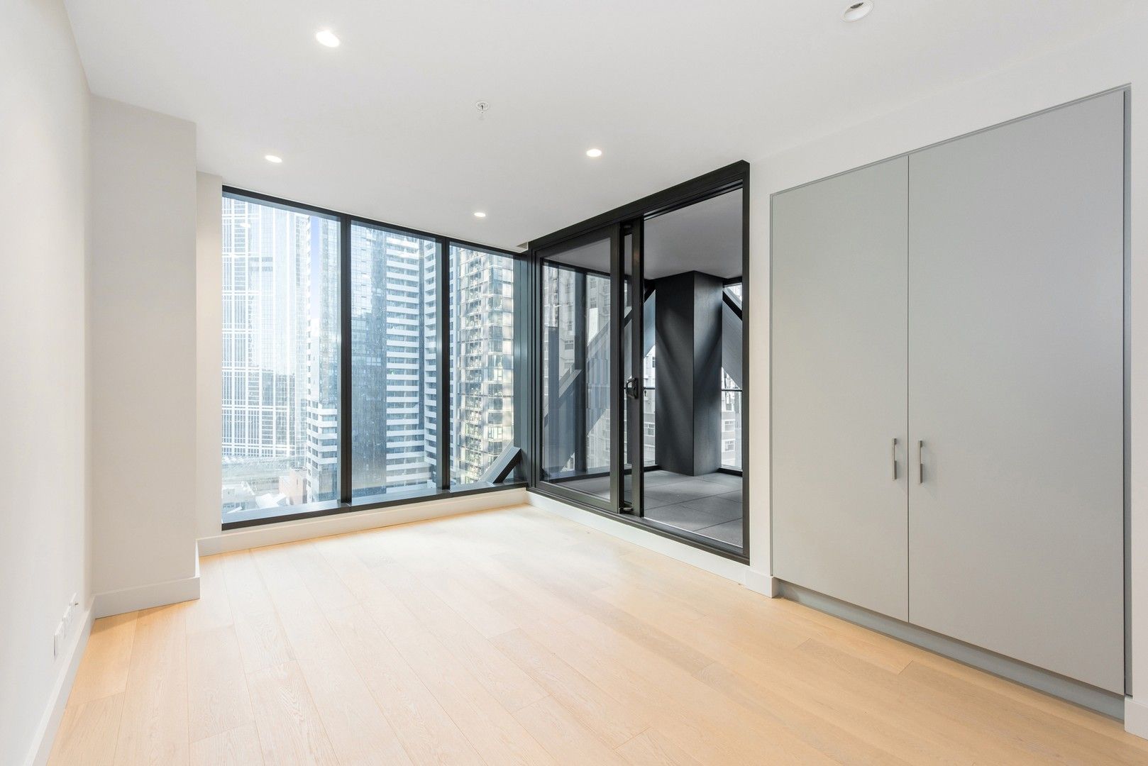 1 bedrooms Apartment / Unit / Flat in 4306/318 Queen Street MELBOURNE VIC, 3000