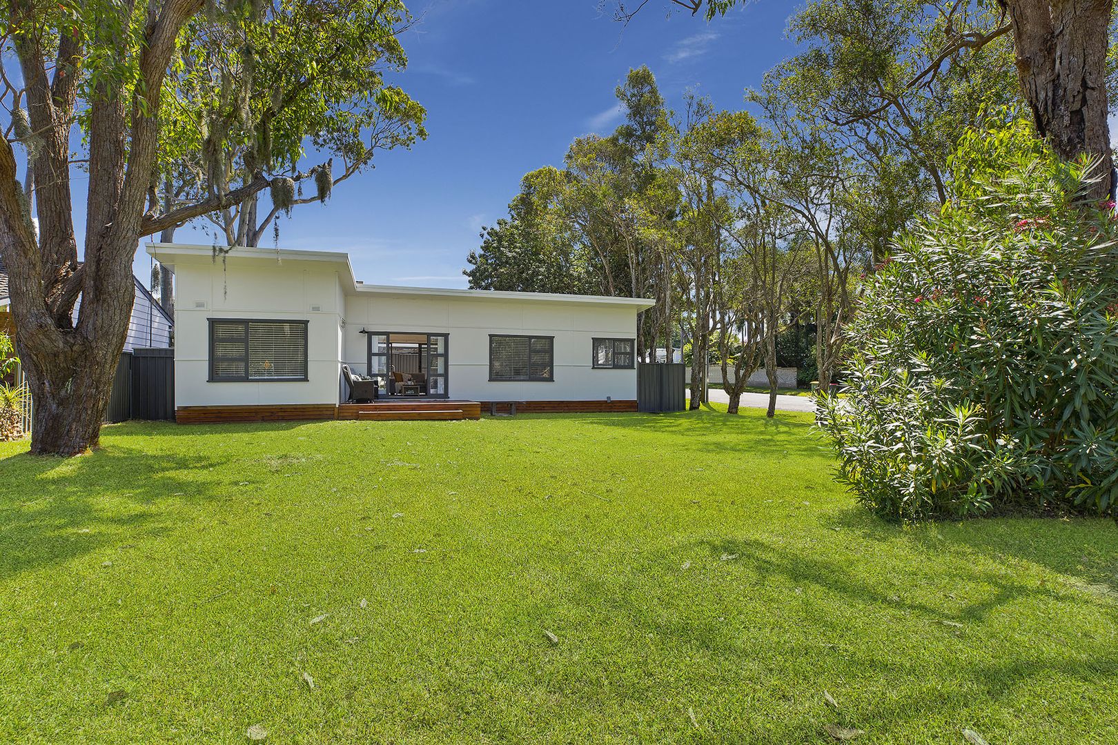 240 Lakedge Avenue, Berkeley Vale NSW 2261, Image 2