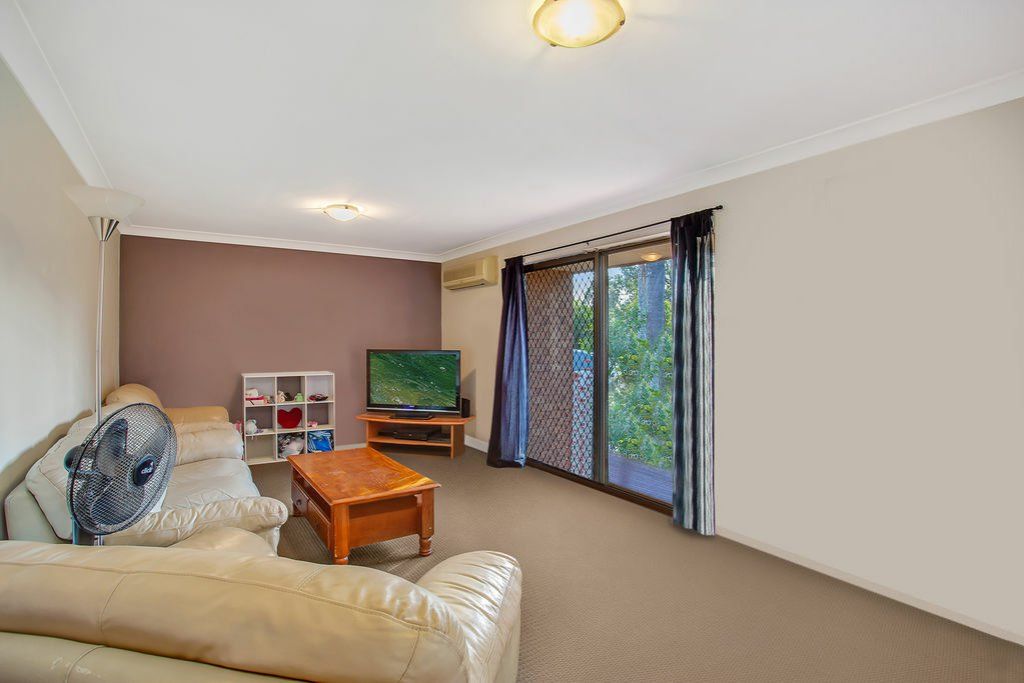 37 Plateau Crescent, Carrara QLD 4211, Image 2