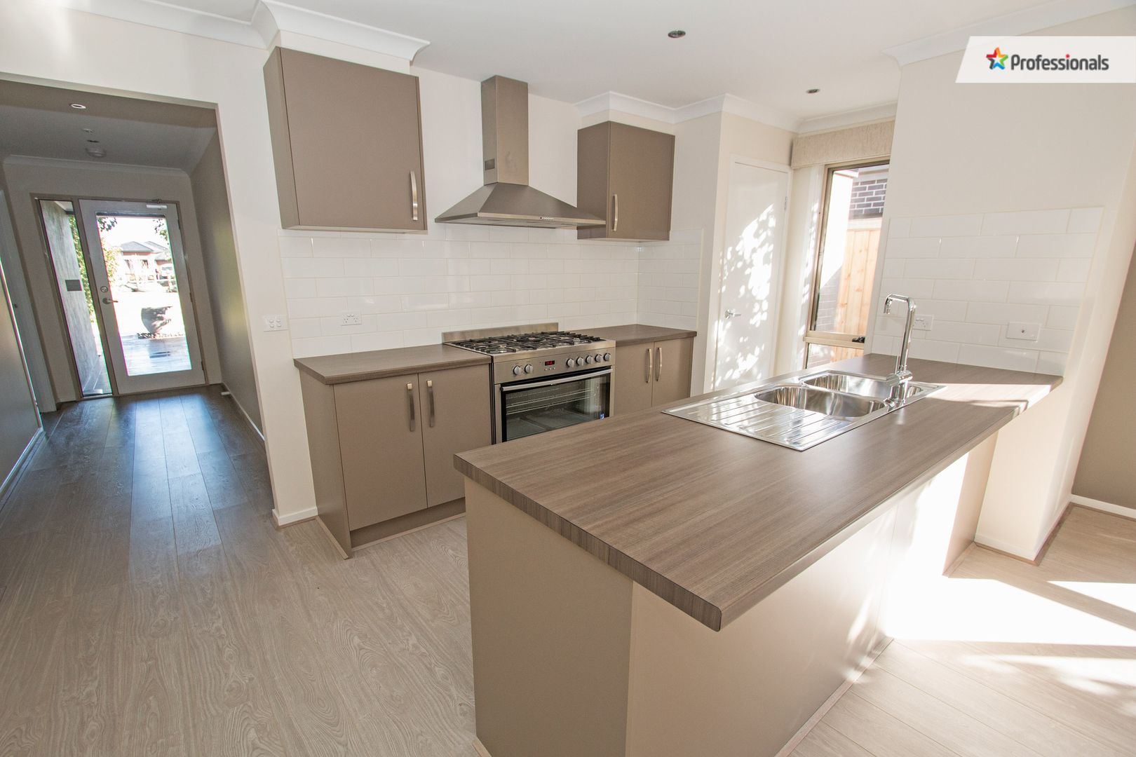 17 Rowling St, Plumpton VIC 3335 House For Rent Domain