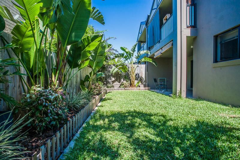 2/220 Oxley Avenue, MARGATE QLD 4019, Image 1