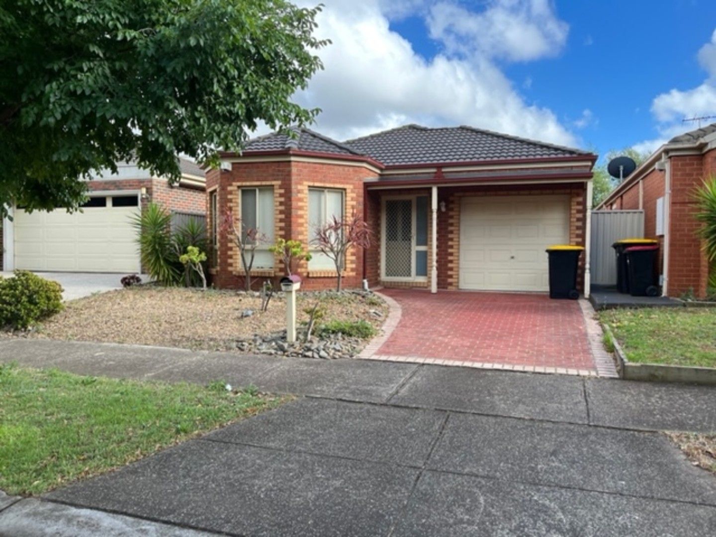 3 bedrooms House in 76 Clarendon Wynd CAROLINE SPRINGS VIC, 3023